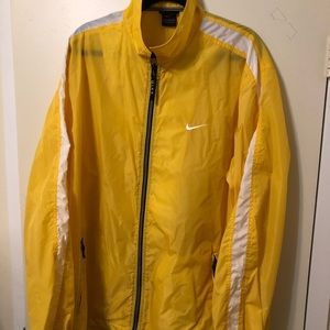 BRAND NEW NEVER WORN NIKE WINDBREAKER XL